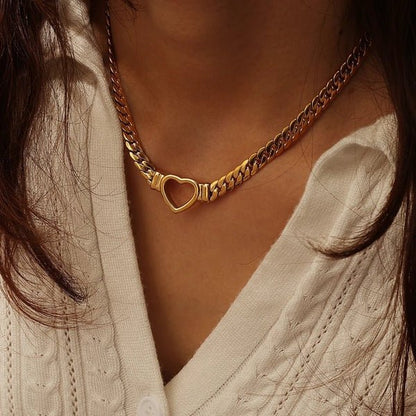Nell | Płaski Złocisty Choker Pancerka z Serduszkiem - Pootivo