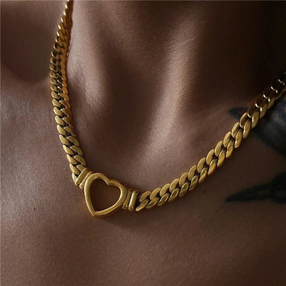 Nell | Płaski Złocisty Choker Pancerka z Serduszkiem - Pootivo