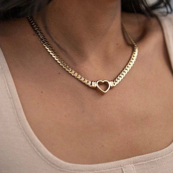 Nell | Płaski Złocisty Choker Pancerka z Serduszkiem - Pootivo