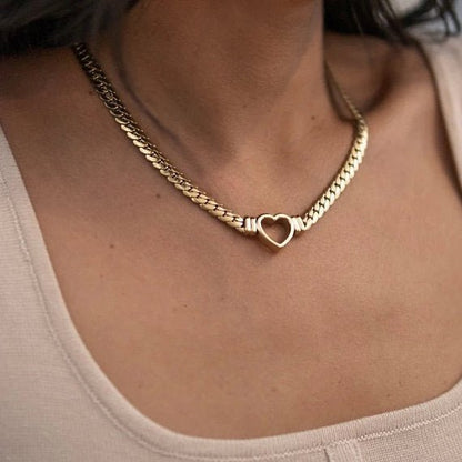 Nell | Płaski Złocisty Choker Pancerka z Serduszkiem - Pootivo