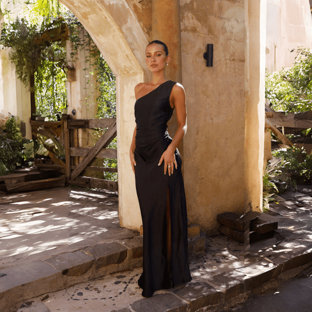 Sienna | Asymetryczna Satynowa Sukienka Maxi - Pootivo