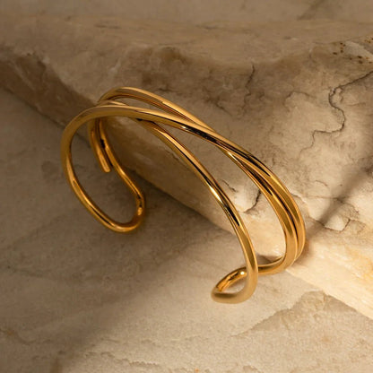 Sloane | Krzyżowana Pozłacana Bransoletka Bangle - Pootivo