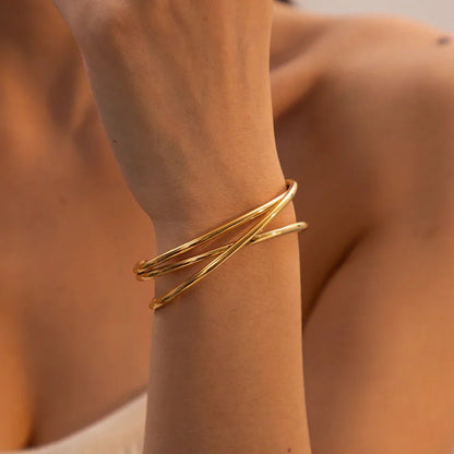 Sloane | Krzyżowana Pozłacana Bransoletka Bangle - Pootivo