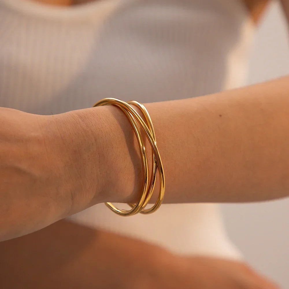 Sloane | Krzyżowana Pozłacana Bransoletka Bangle - Pootivo