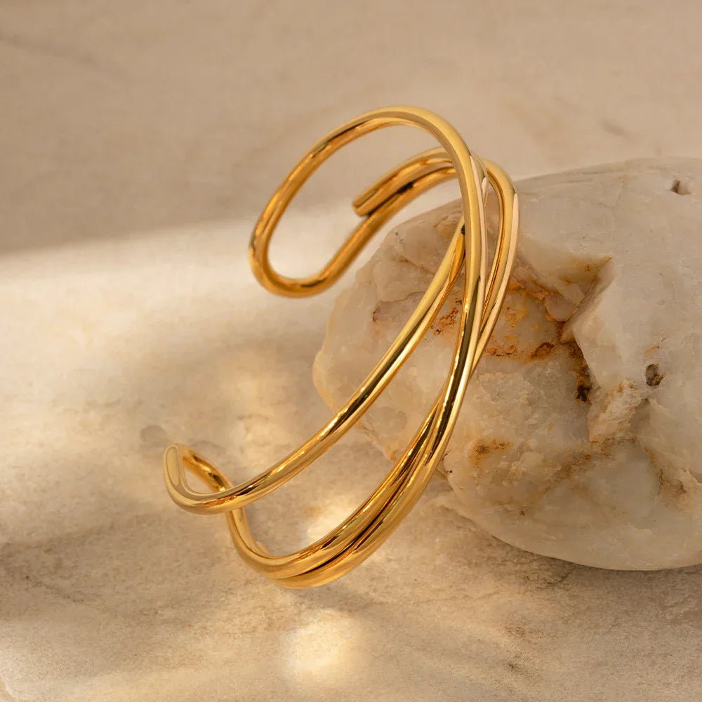 Sloane | Krzyżowana Pozłacana Bransoletka Bangle - Pootivo