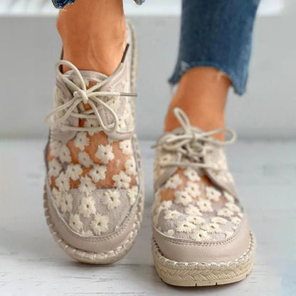 Wren | Ażurowe Espadryle w Stokrotki na Platformie - Pootivo